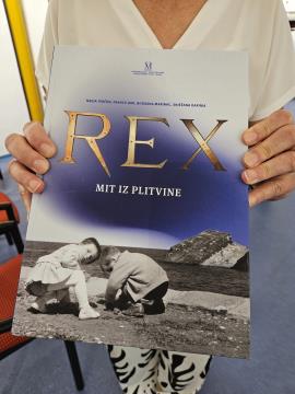 Naslovnica monografije Rex: mit  iz plitvine